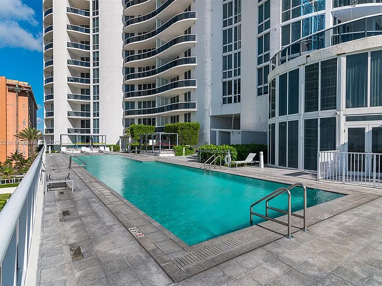 15901 Collins Ave #25F — Photo 16