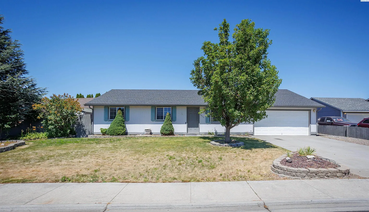 4832 Hibiscus St photo 1