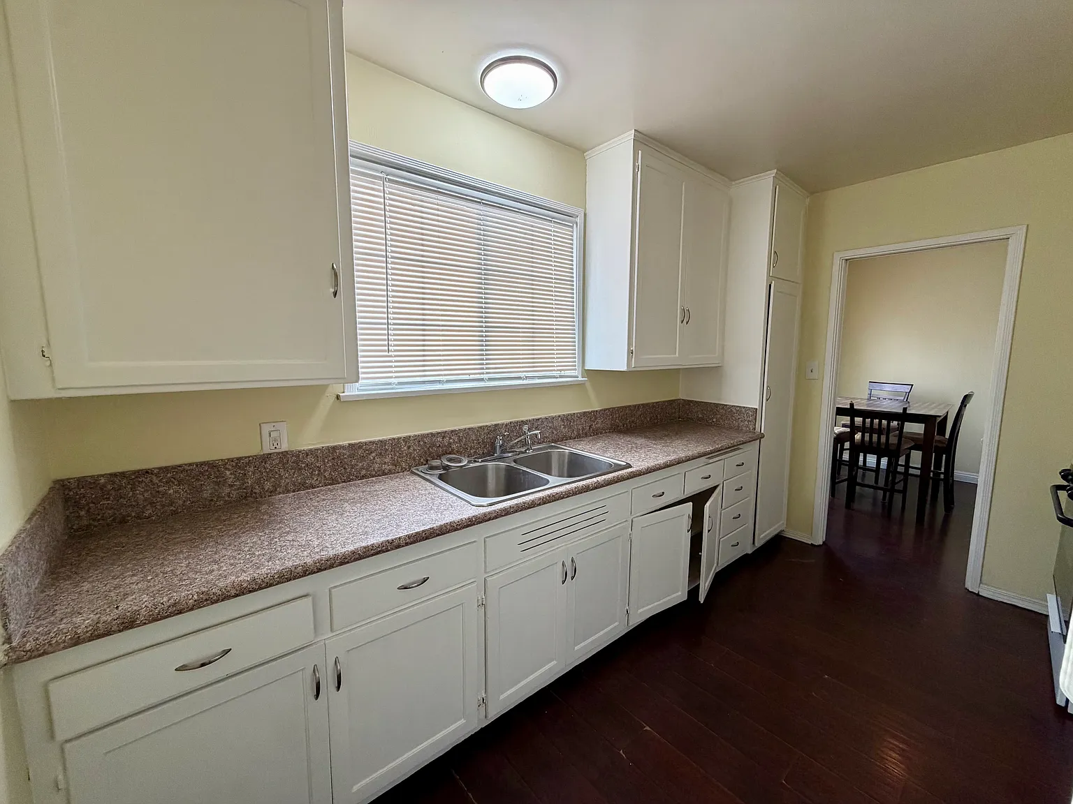 1 bed, 823 sqft, $1,900 — Photo 1