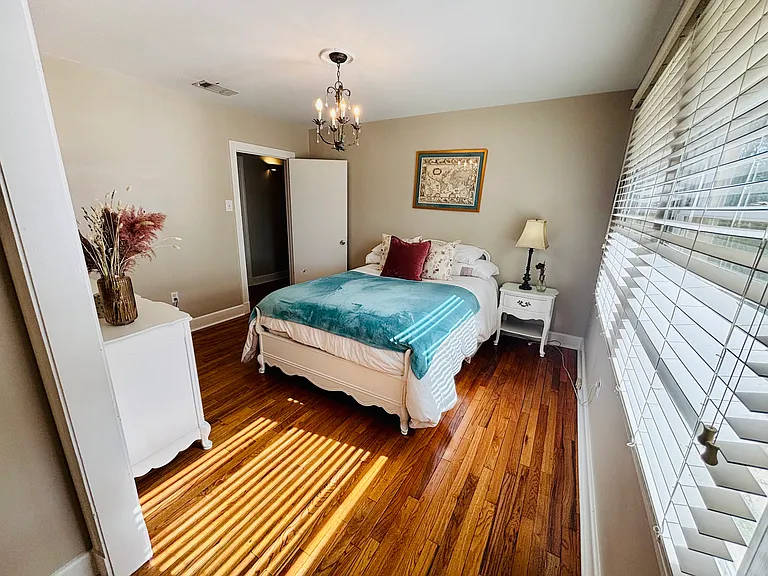 6035 Government St — Photo 9