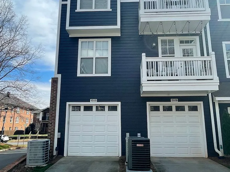 1505 Walnut View Dr — Photo 1