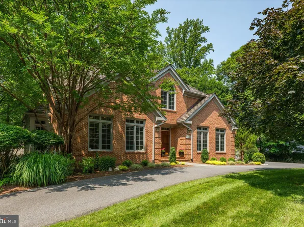 9600 Eagle Ridge Dr, Bethesda, MD 20817