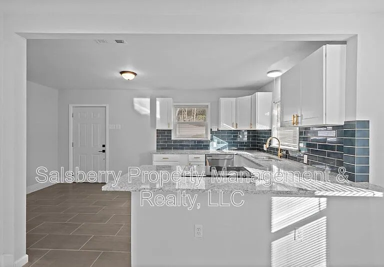 71 Crown Rd — Photo 8