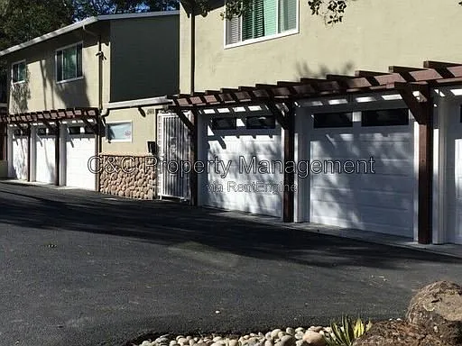 2 bed, 1.0 bath, $2,850 — Photo 2