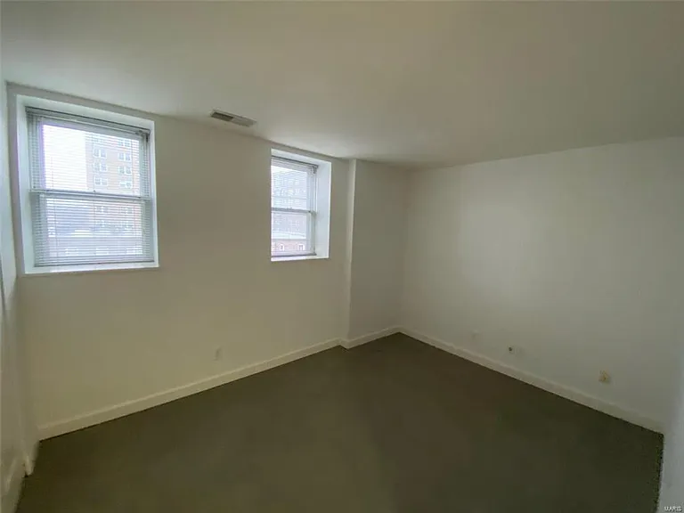 5330 Pershing Ave #606 — Photo 11