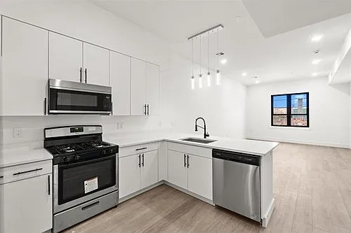 425-429 Avenue C404 Photo 1