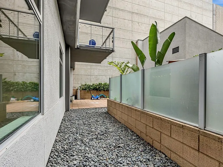 Privacy glass for the unit