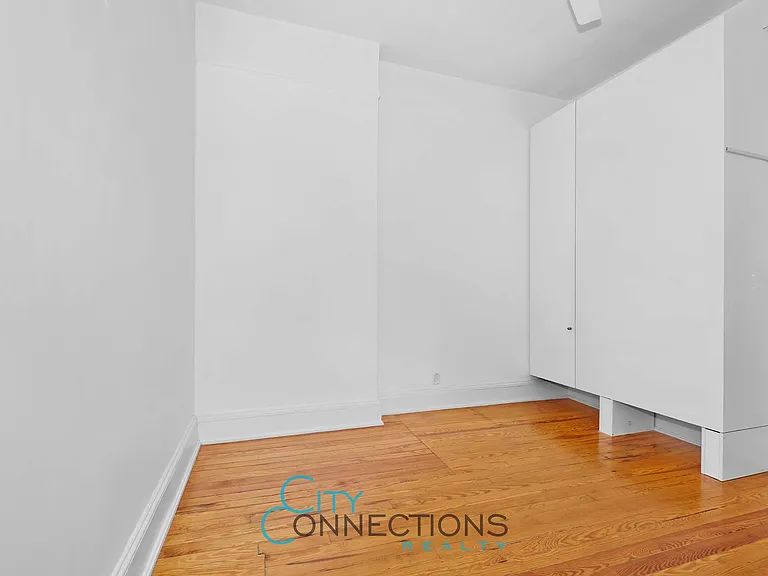 223 W 21st St #5N — Photo 6