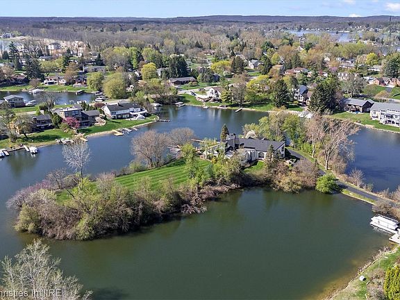 3rd image of 4912 Oakwood Ct