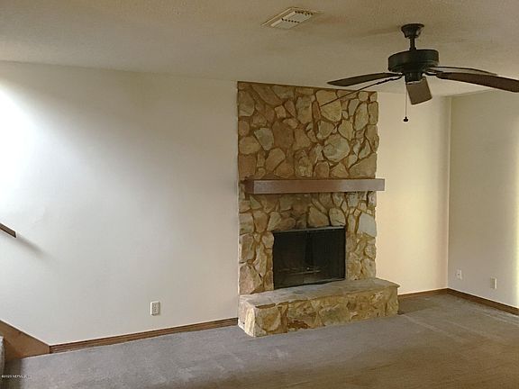 3rd image of 1304 E Magnolia Cir