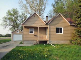 260 6th St SE, Rugby, ND 58368