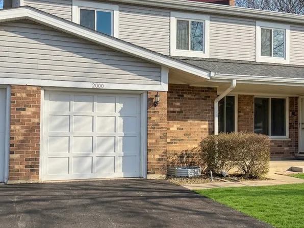 2000 N Hancock Dr, Palatine, IL 60074