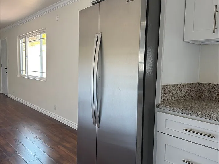 641 Corwin Ave — Photo 1