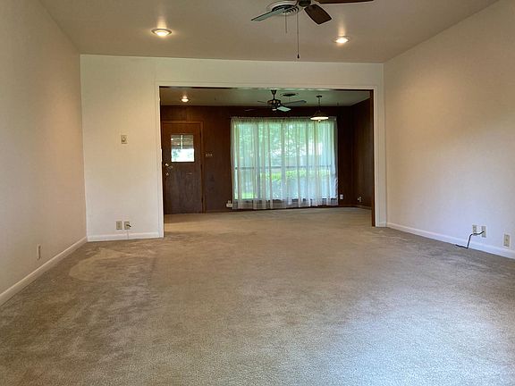 2nd image of 820 Holiday Dr