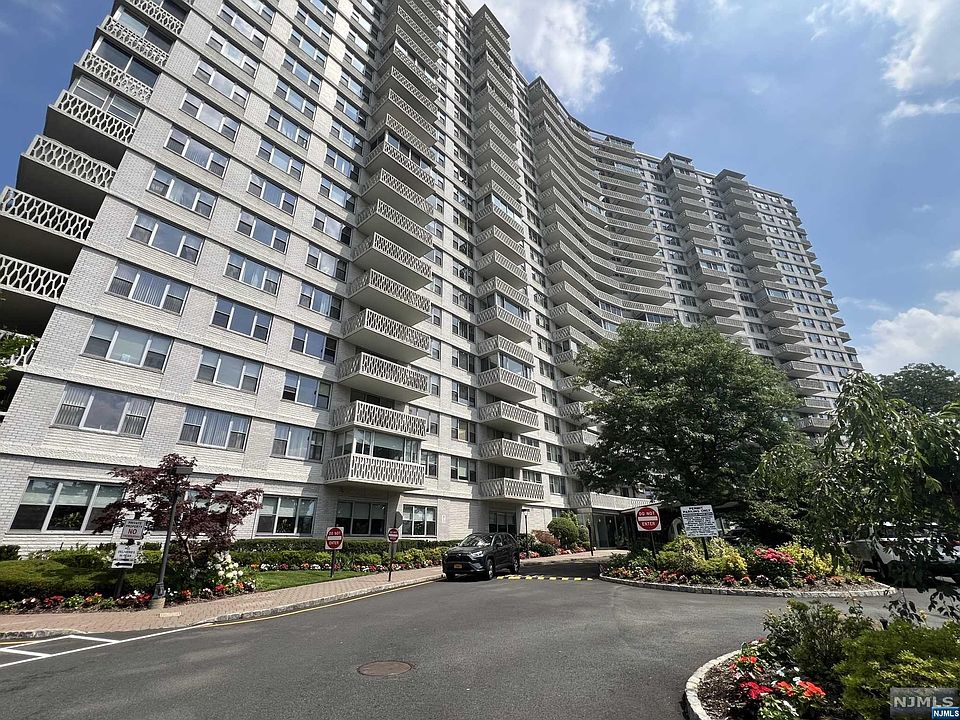 1st image of 2100 Linwood Ave APT 7Y