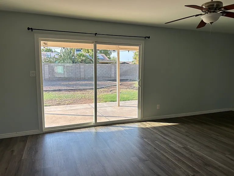 3742 W Sandra Ter — Photo 20