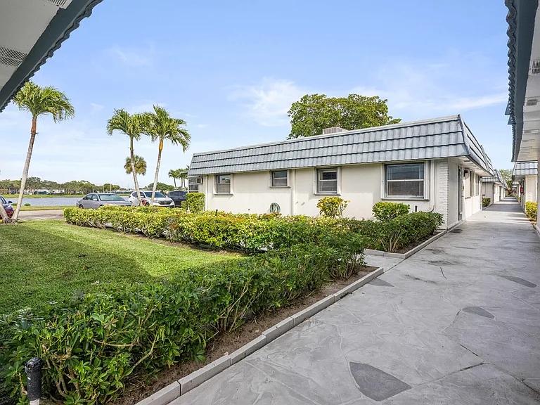 43 Waterford Cir #B — Photo 3
