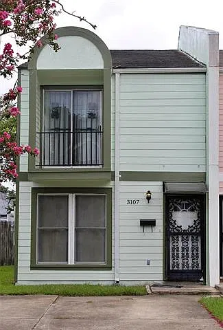 3 bed, 2.0 bath, 1696 sqft, $2,500 — Photo 1