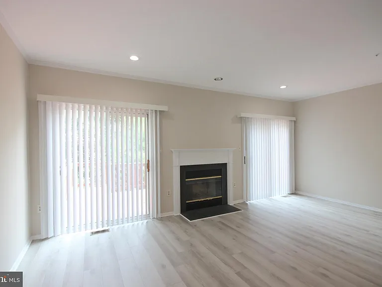 7782 Blueberry Hill Ln — Photo 11