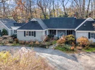 35 Shutter Ln, Oyster Bay, NY 11771
