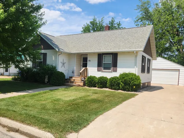 811 6th St SW, Pipestone, MN 56164