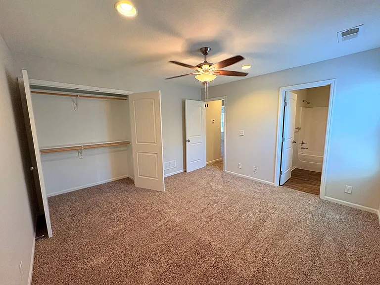 209 E Plum St — Photo 10