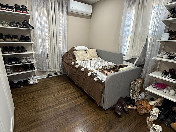 5th image of 170 Bennett Ave #1