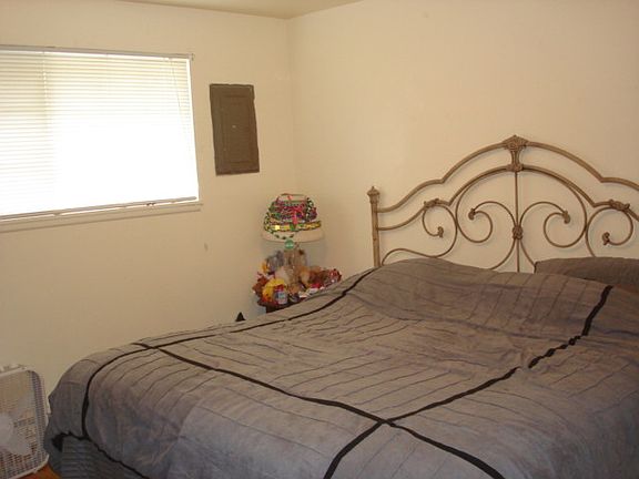 4th image of 820 83rd Ave SE