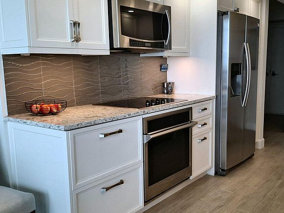 4th image of 123 Lakeshore Drive #1845