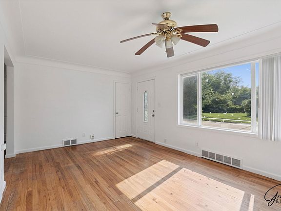 4th image of 21938 Birchwood Ave