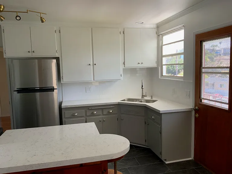 5853 Adelaide Ave #5855 — Photo 7