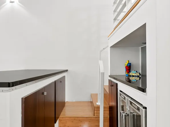 310 East 46th Street image 4 of 12