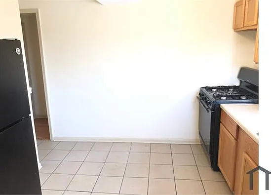 4 bed, 2100 sqft, $1,800 — Photo 1