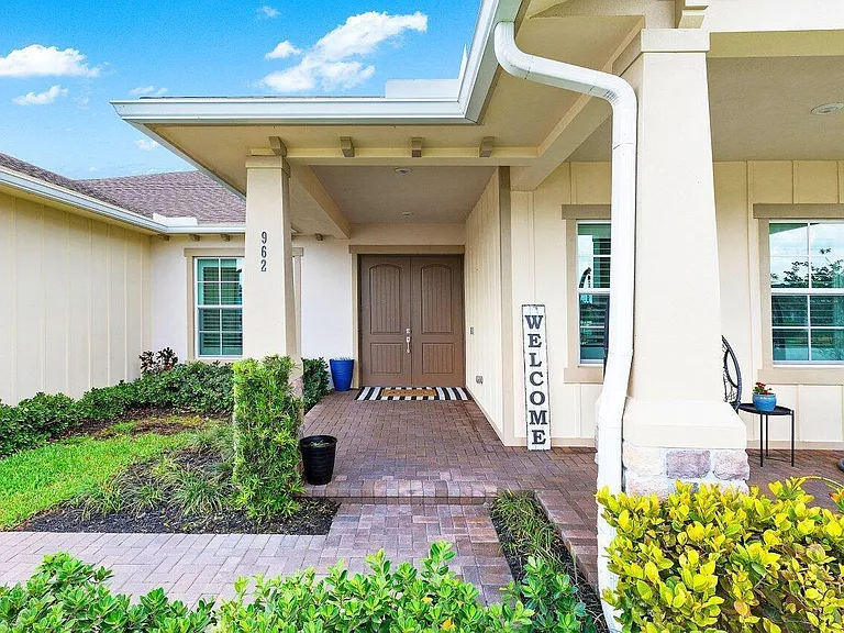 962 Castaway Ct — Photo 4