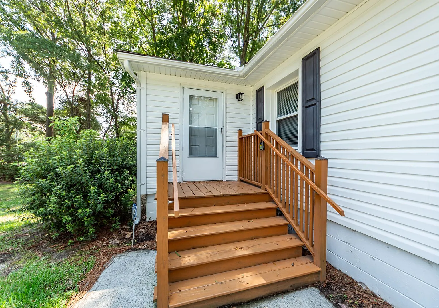3 Bedroom, 2 Bathroom Home in West Ashley - Charleston — Photo 2