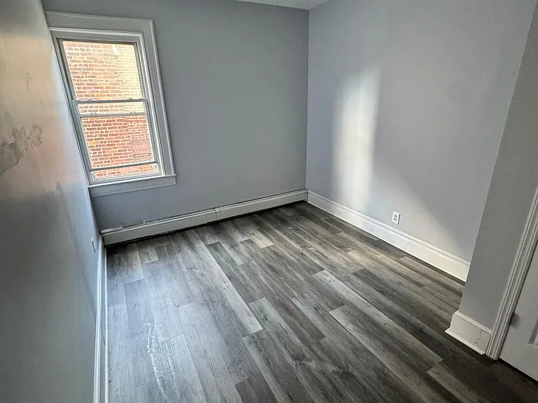 267-269 Goldsmith Ave #C — Photo 2