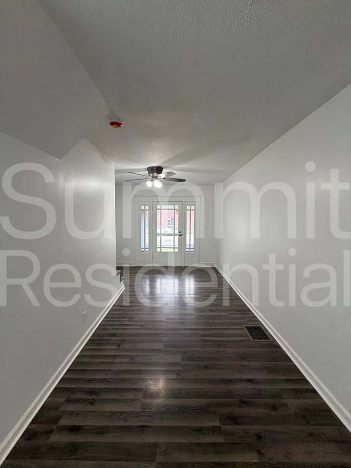 3 bed, 1.0 bath, 1044 sqft, $1,395 — Photo 2
