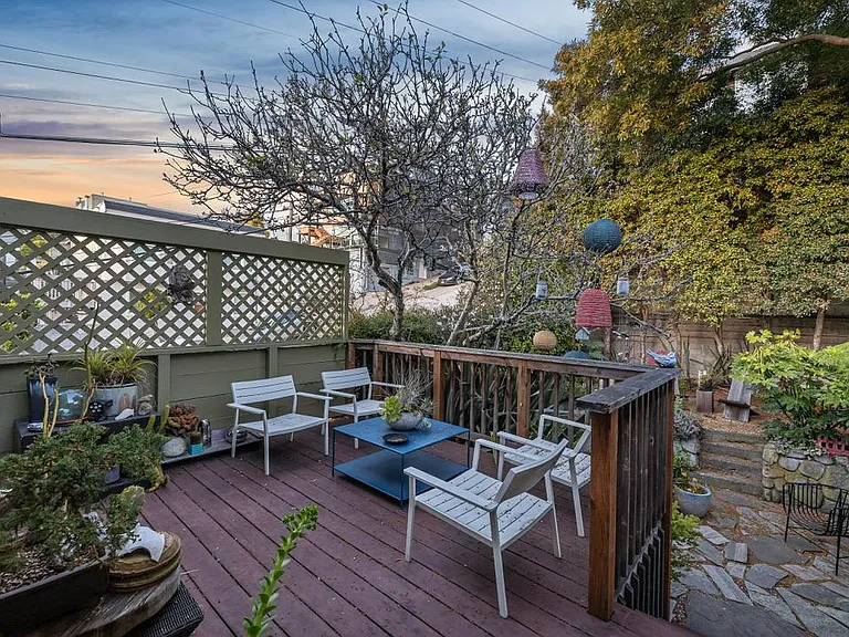 1945 22nd St — Photo 21