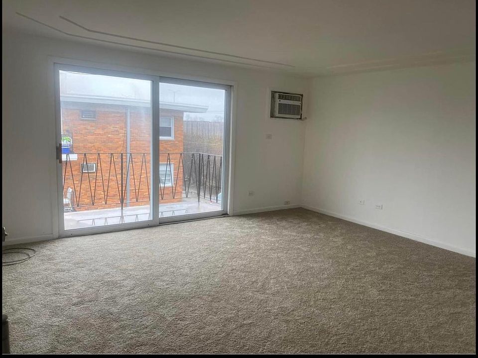 1st image of 10811 S Lloyd Dr APT 9