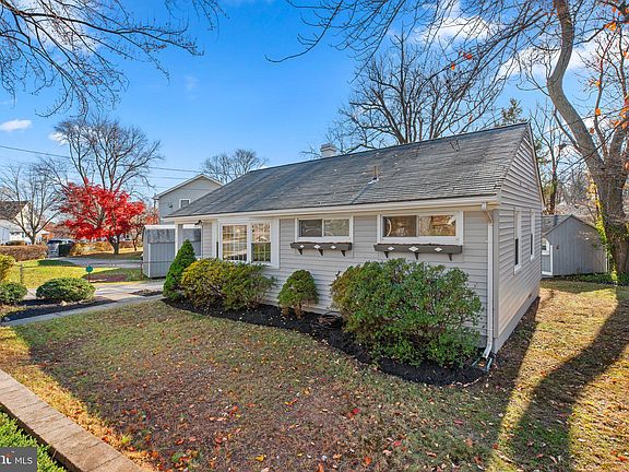 4th image of 1119 Broadwood Dr