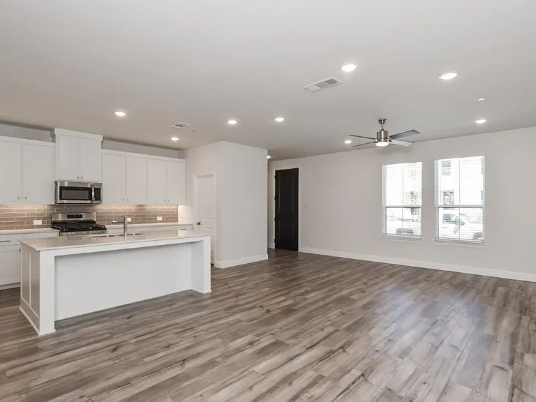 2805 Jacaranda Dr — Photo 5