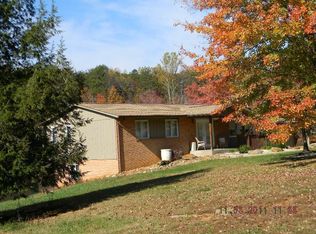 990 Woodlawn Trl, Appomattox, VA 24522