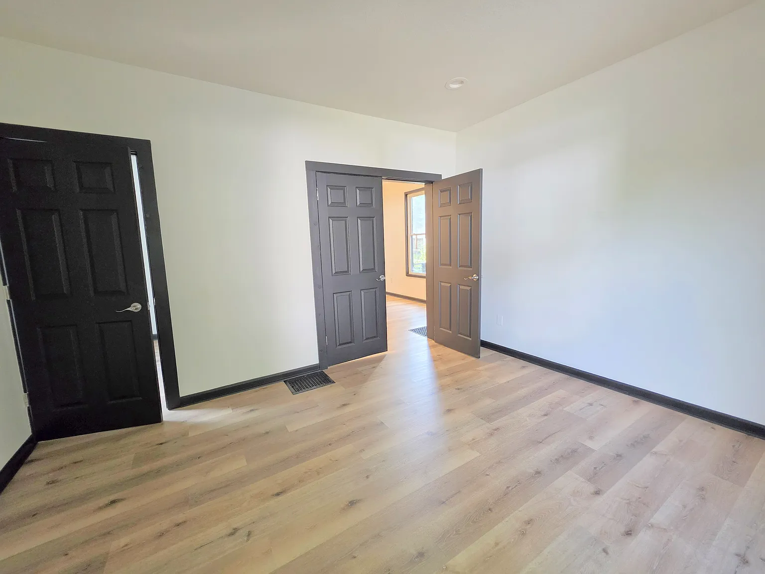 3 bed, 1.5 bath, 1427 sqft, $1,550 — Photo 4