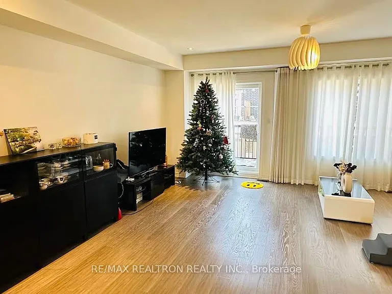 172 Elgin Mills Rd W — Photo 3