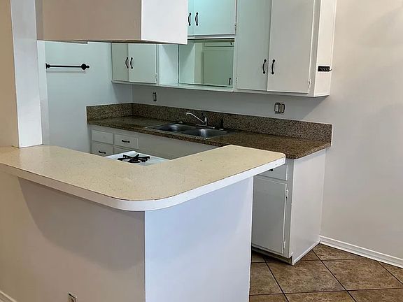 5th image of 11209 Emelita St APT 3