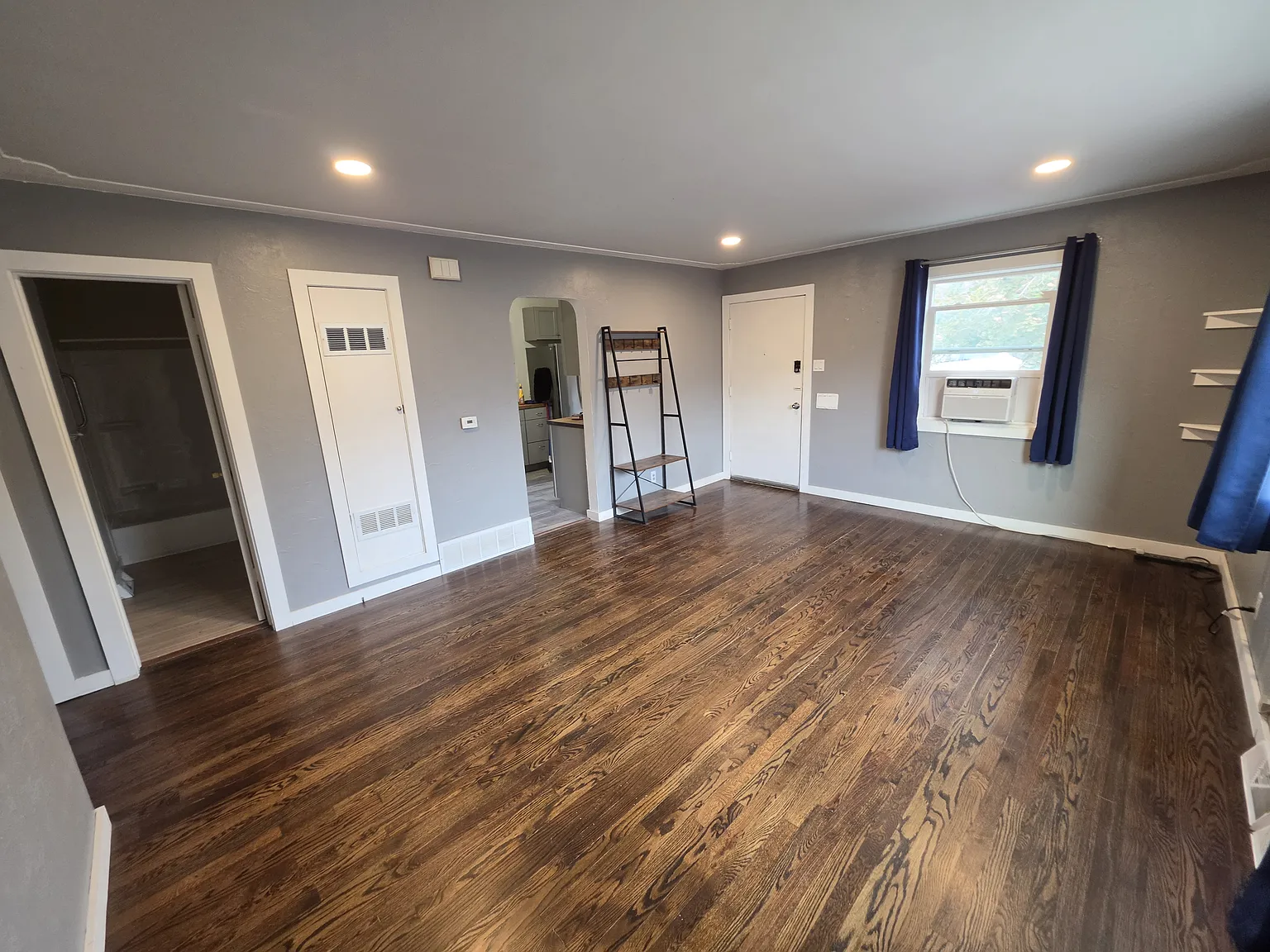 2 bed, 750 sqft, $1,890 — Photo 2