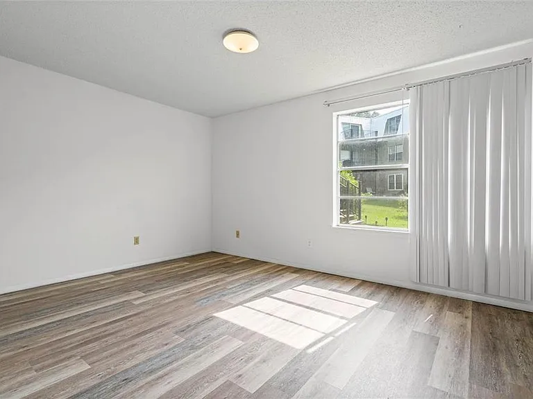 119 Riverbend Dr #119 — Photo 8