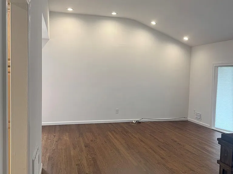 2955 Bond Dr — Photo 4