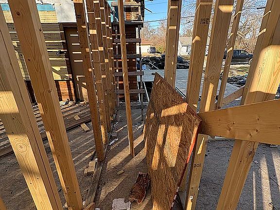 5th image of 1257 E Alcy Rd