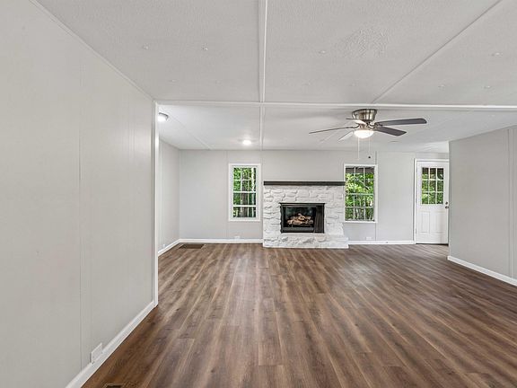 3rd image of 6086 Castle Heights Rd